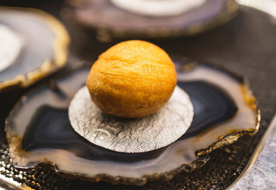 أسعار الأطعمة تبدأ بـ250 دولارا.. دولة أوروبية تتصدر أفضل 50 مطعما بالعالم صورة رقم 2