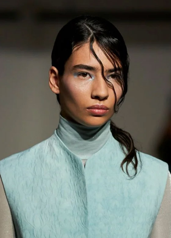 صيحات مكياج مبهرة من أسبوع الموضة في باريس لربيع وصيف 2024 صورة رقم 3