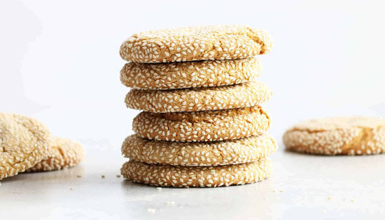 إليكم طريقة تحضير كوكيز صحي بالسمسم والطحينة.. خفيف ولذيذ صورة رقم 3