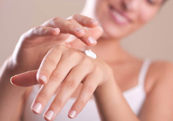 نصائح للحفاظ على نعومة وشباب بشرة يديك صورة رقم 3