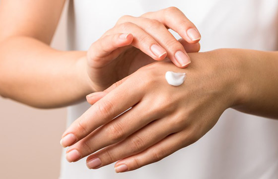 نصائح للحفاظ على نعومة وشباب بشرة يديك صورة رقم 5