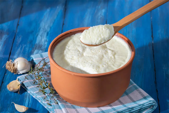 نتيجته مضمونة.. تناول هذا الطعام للتخلص من رائحة الثوم الكريهة صورة رقم 2