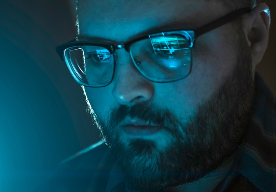 إرهاق وجفاف العيون.. 7 أشياء تحدث عندما تطيل النظر إلى الشاشات صورة رقم 1