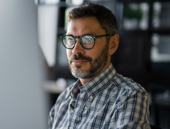 إرهاق وجفاف العيون.. 7 أشياء تحدث عندما تطيل النظر إلى الشاشات صورة رقم 5