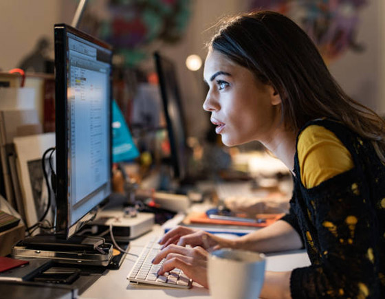 إرهاق وجفاف العيون.. 7 أشياء تحدث عندما تطيل النظر إلى الشاشات صورة رقم 8