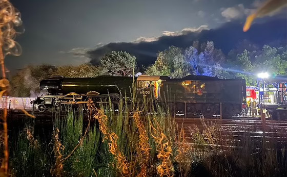 صور: جرحى في حادث اصطدام بين قطارين في اسكتلندا صورة رقم 7 صور: جرحى في حادث اصطدام بين قطارين في اسكتلندا صورة رقم 7