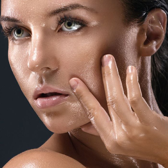 فوائد العسل الأسود للبشرة تبدأ بالترطيب ولا تنتهي بمحاربة التجاعيد صورة رقم 6