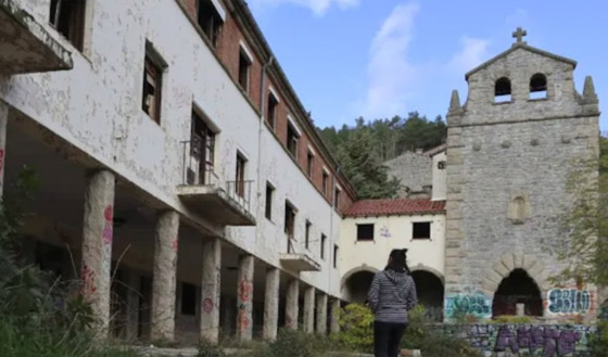 بلدة إسبانية مهجورة تعرض للبيع بسعر منزل واحد صورة رقم 3