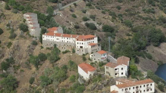 بلدة إسبانية مهجورة تعرض للبيع بسعر منزل واحد صورة رقم 4