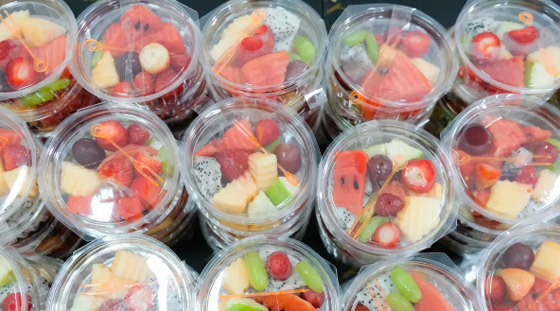 بينها الفاكهة والخضار المقطعة مسبقاً.. 4 أطعمة احذرها صورة رقم 5