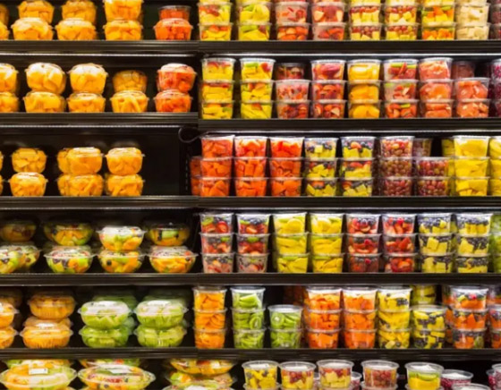 بينها الفاكهة والخضار المقطعة مسبقاً.. 4 أطعمة احذرها صورة رقم 3