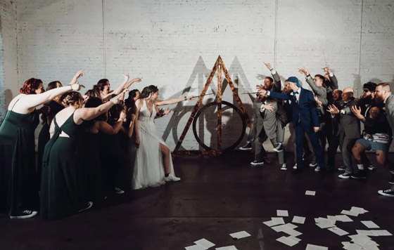 ينفقان 15 ألف دولار على زفاف مستوحى من هاري بوتر ! صورة رقم 1