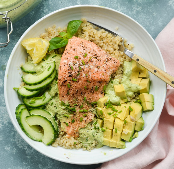 إليكم طريقة تحضير سلطة الكينوا بالسلمون والأفوكادو للرجيم صورة رقم 3 إليكم طريقة تحضير سلطة الكينوا بالسلمون والأفوكادو للرجيم صورة رقم 3