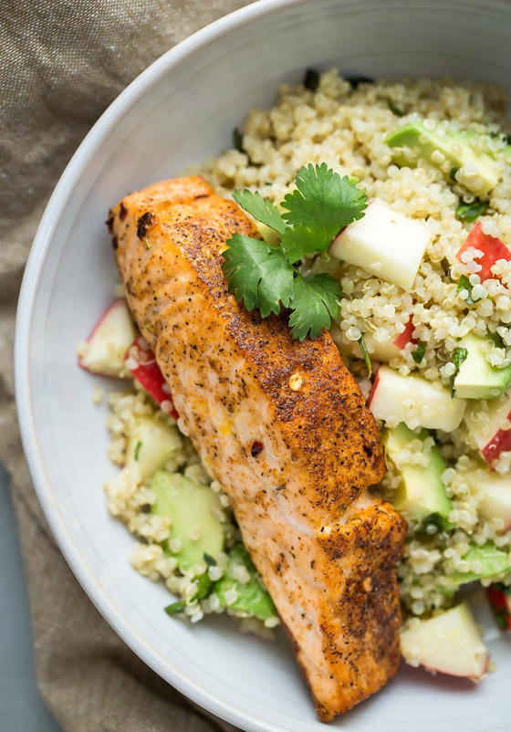 إليكم طريقة تحضير سلطة الكينوا بالسلمون والأفوكادو للرجيم صورة رقم 5 إليكم طريقة تحضير سلطة الكينوا بالسلمون والأفوكادو للرجيم صورة رقم 5