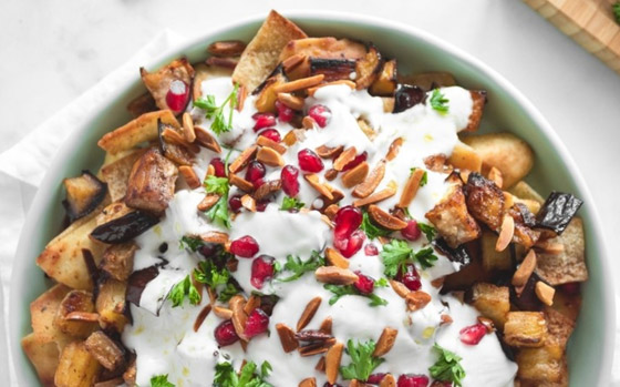 سهلة، سريعة وبمكونات بسيطة.. وصفة فتة الباذنجان باللبن والطحينة الشهية صورة رقم 2 سهلة، سريعة وبمكونات بسيطة.. وصفة فتة الباذنجان باللبن والطحينة الشهية صورة رقم 2