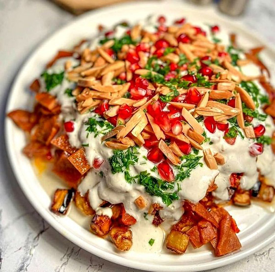 سهلة، سريعة وبمكونات بسيطة.. وصفة فتة الباذنجان باللبن والطحينة الشهية صورة رقم 4 سهلة، سريعة وبمكونات بسيطة.. وصفة فتة الباذنجان باللبن والطحينة الشهية صورة رقم 4