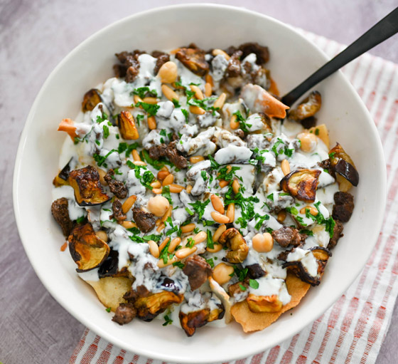 سهلة، سريعة وبمكونات بسيطة.. وصفة فتة الباذنجان باللبن والطحينة الشهية صورة رقم 6 سهلة، سريعة وبمكونات بسيطة.. وصفة فتة الباذنجان باللبن والطحينة الشهية صورة رقم 6