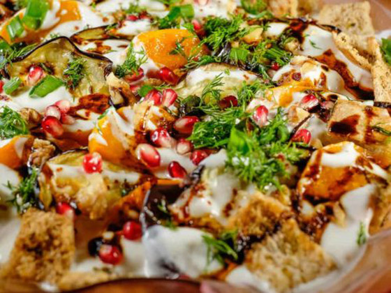 سهلة، سريعة وبمكونات بسيطة.. وصفة فتة الباذنجان باللبن والطحينة الشهية صورة رقم 7 سهلة، سريعة وبمكونات بسيطة.. وصفة فتة الباذنجان باللبن والطحينة الشهية صورة رقم 7