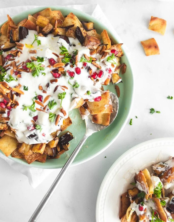 سهلة، سريعة وبمكونات بسيطة.. وصفة فتة الباذنجان باللبن والطحينة الشهية صورة رقم 10 سهلة، سريعة وبمكونات بسيطة.. وصفة فتة الباذنجان باللبن والطحينة الشهية صورة رقم 10