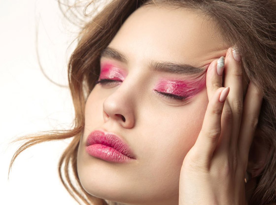 أساليب مكياج باللون الزهري لمناسبة شهر أكتوبر الوردي (صور) صورة رقم 7 أساليب مكياج باللون الزهري لمناسبة شهر أكتوبر الوردي (صور) صورة رقم 7