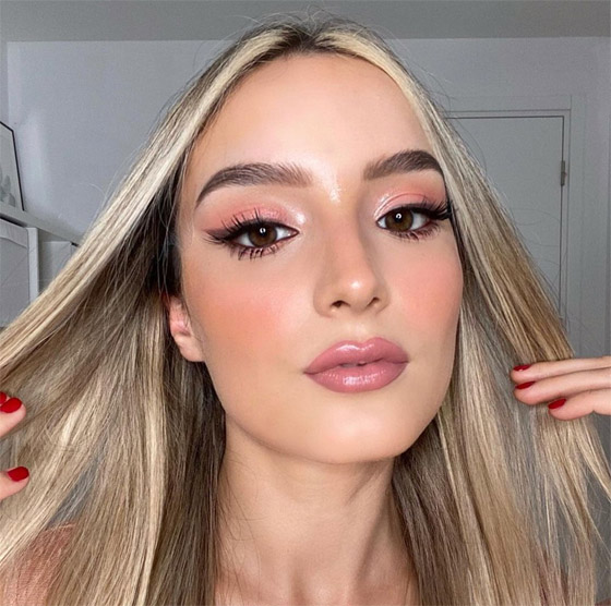 أساليب مكياج باللون الزهري لمناسبة شهر أكتوبر الوردي (صور) صورة رقم 4 أساليب مكياج باللون الزهري لمناسبة شهر أكتوبر الوردي (صور) صورة رقم 4