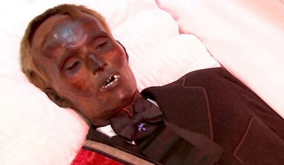 حنطوه بالخطأ وبقيت جثته مقصدا للفضوليين لـ128 عاما.. لص يدفن أخيرا بأمريكا صورة رقم 2 حنطوه بالخطأ وبقيت جثته مقصدا للفضوليين لـ128 عاما.. لص يدفن أخيرا بأمريكا صورة رقم 2