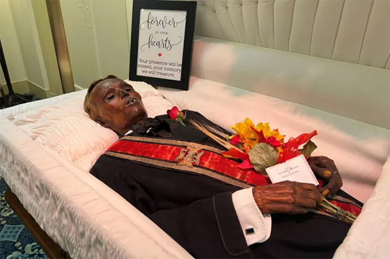 حنطوه بالخطأ وبقيت جثته مقصدا للفضوليين لـ128 عاما.. لص يدفن أخيرا بأمريكا صورة رقم 12 حنطوه بالخطأ وبقيت جثته مقصدا للفضوليين لـ128 عاما.. لص يدفن أخيرا بأمريكا صورة رقم 12