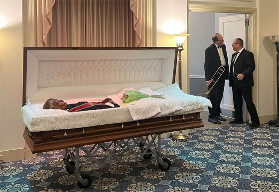 حنطوه بالخطأ وبقيت جثته مقصدا للفضوليين لـ128 عاما.. لص يدفن أخيرا بأمريكا صورة رقم 13 حنطوه بالخطأ وبقيت جثته مقصدا للفضوليين لـ128 عاما.. لص يدفن أخيرا بأمريكا صورة رقم 13