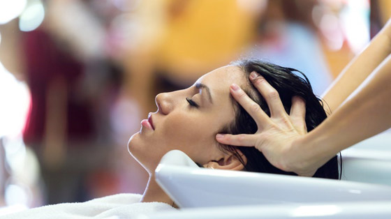 للحصول على شعر صحي.. عليك تدليك فروة رأسك بانتظام صورة رقم 4