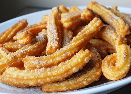 اليكم طريقة تحضير حلوى التشورو الإسبانية الشهيه صورة رقم 2