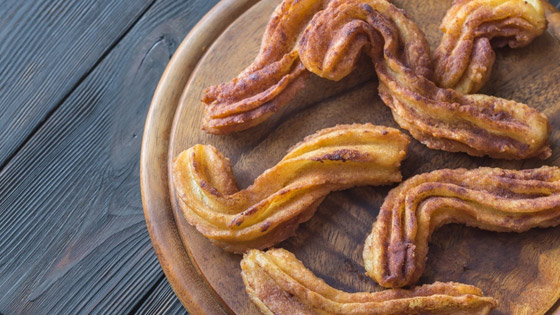 اليكم طريقة تحضير حلوى التشورو الإسبانية الشهيه صورة رقم 3