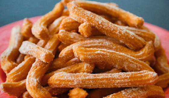 اليكم طريقة تحضير حلوى التشورو الإسبانية الشهيه صورة رقم 6