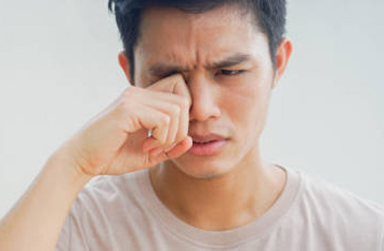 إحداها عادة صعبة.. 7 أسباب يمكن أن تلحق الضرر بالبصر دون أن تدري صورة رقم 4