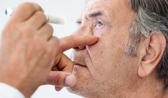 إحداها عادة صعبة.. 7 أسباب يمكن أن تلحق الضرر بالبصر دون أن تدري صورة رقم 1