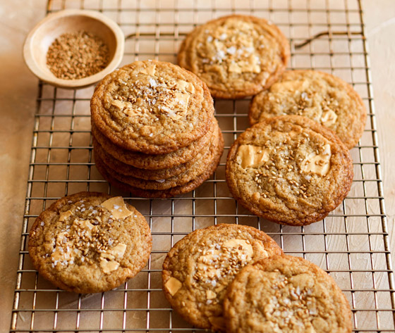 إليكم طريقة تحضير كوكيز الشوكولاتة بالسمسم الطيب صورة رقم 3