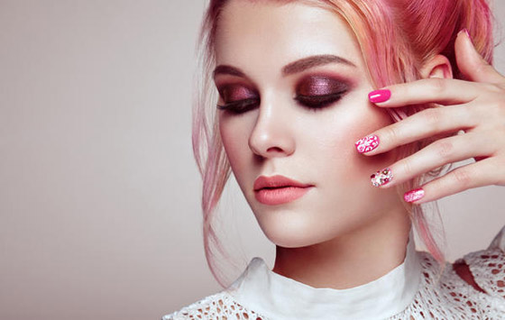 كوني مشرقة للغاية في أكتوبر.. مستحضرات مكياج وردية تفي بالغرض صورة رقم 5