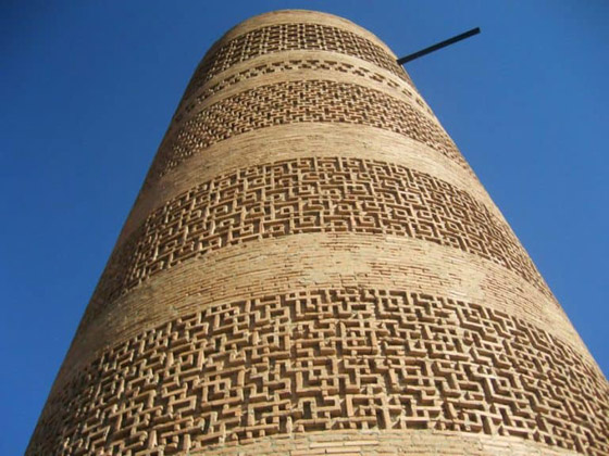 برج بورانا.. أسطورة هندسية نسجتها «خيوط عنكبوت» صورة رقم 4