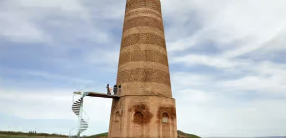 برج بورانا.. أسطورة هندسية نسجتها «خيوط عنكبوت» صورة رقم 5