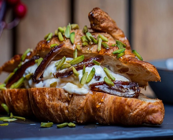 إليكم وصفة كرواسان محشي بالتمر والقشطة صورة رقم 1 إليكم وصفة كرواسان محشي بالتمر والقشطة صورة رقم 1