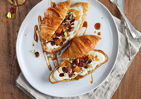 إليكم وصفة كرواسان محشي بالتمر والقشطة صورة رقم 2 إليكم وصفة كرواسان محشي بالتمر والقشطة صورة رقم 2