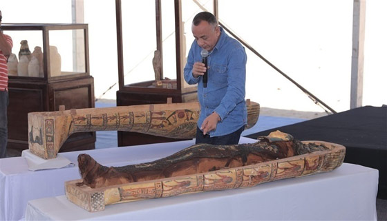 الآثار المصرية: الكشف عن أول بردية فرعونية كاملة صورة رقم 3