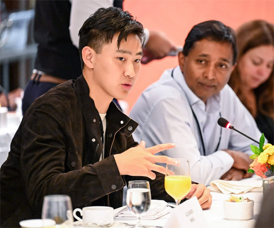 صورة رقم 2 - ألكسندر وانغ.. أصغر ملياردير عصامي في العالم يبلغ من العمر 25 عاما صورة رقم 2 - ألكسندر وانغ.. أصغر ملياردير عصامي في العالم يبلغ من العمر 25 عاما