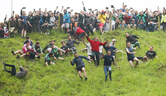 البصق وإخراج اللسان للتحية.. 10 تقاليد غريبة تمارسها شعوب حول العالم صورة رقم 7 البصق وإخراج اللسان للتحية.. 10 تقاليد غريبة تمارسها شعوب حول العالم صورة رقم 7