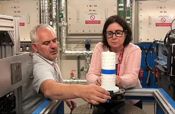 طالب مصري يفك رموز مخطوطات طالب مصري يفك رموز مخطوطات