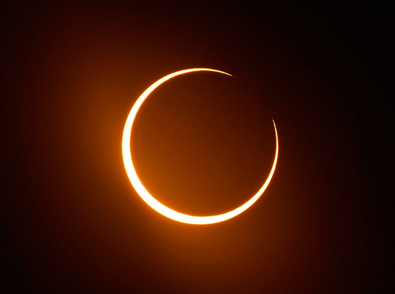 فيديو وصور: أقمار صناعية ترصد كسوف فيديو وصور: أقمار صناعية ترصد كسوف