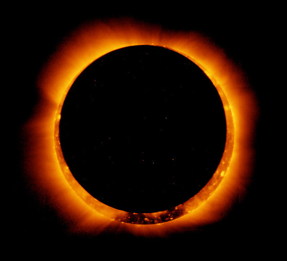 فيديو وصور: أقمار صناعية ترصد كسوف فيديو وصور: أقمار صناعية ترصد كسوف