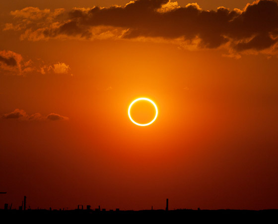 فيديو وصور: أقمار صناعية ترصد كسوف فيديو وصور: أقمار صناعية ترصد كسوف