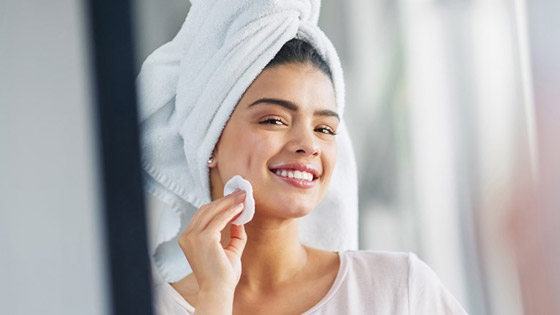 لا مزيل مكياج بمتناول يدك؟.. جربي هذه البدائل صورة رقم 3