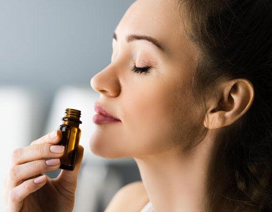 5 زيوت أساسية تساعد في تخفيف آلام الصداع والصداع النصفي صورة رقم 7