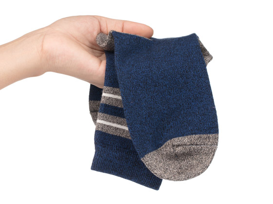 إليك طريقة التنظيف الصحيحة للجوارب في الغسالة أو بصورة يدوية صورة رقم 4